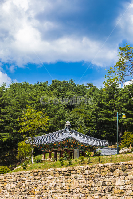 법흥사,사찰,문화재,종각,한국전통,감성,산사,옛건축물,종교,불교,풍경,한국전통,한국문화,korean traditional,korean culture,건축물,건물외관,exterior,building,structure,architecture,construction