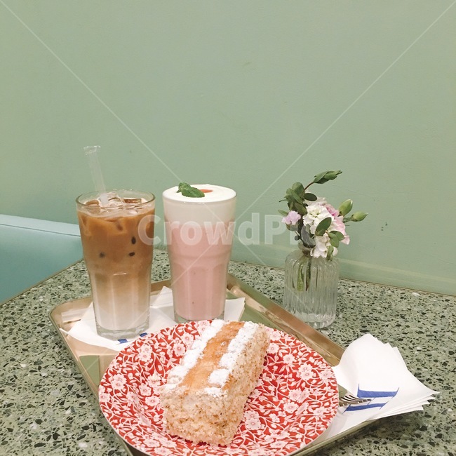 beverage,drink,커피,라떼,카페,음료,케이크,디저트,table,dish,스무디,커피,카페,coffee,cafe