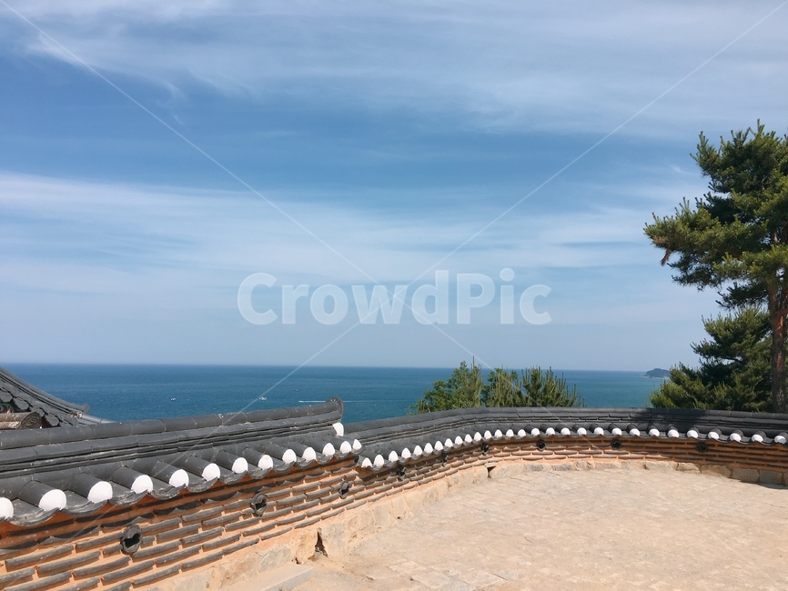 돌담,기와,담,벽,전통적인,바다전경,자연,풍경,nature,landscape,한국자연풍경,한국자연경관,korea nature landscape,한국전통,한국문화,korean traditional,korean culture,건축물,건물외관,exterior,building,structure,architecture,construction