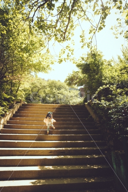 대구,앞산,계단,오르다,올라가다,도약,발걸음,내딸,내사랑,귀염둥이,사랑쟁이,평생모델,딸,5살,뒷모습,사람,인물,인간,human,person,감성,sensible,feeling
