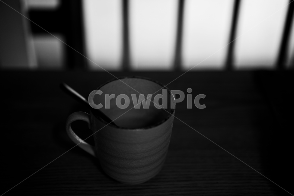 느낌,차,티타임,tea,cup,휴식,컵,유리,쉼,어둠,분위기,머그컵,일상,감성,흑백,모노톤,monochrome,black and white,사물,물건,오브젝트,thing,object,matter