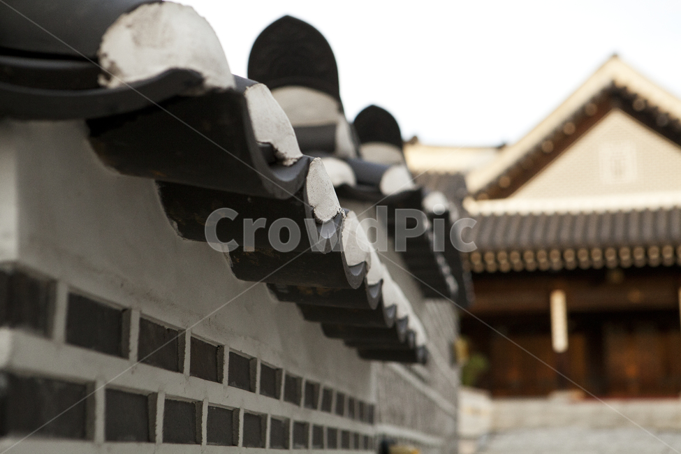 한옥,담장,처마,기와,전통가옥,koreanstylehouse,wall,eaves,tradition,rooftile,한국전통,한국문화,korean traditional,korean culture,건축물,건물외관,exterior,building,structure,architecture,construction