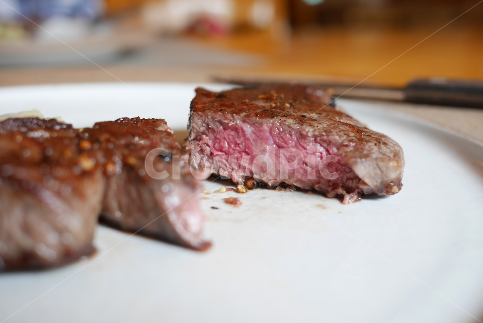 스테이크,고기요리,레스토랑메뉴,미디움레어,안심스테이크,음식,식재료,요리,food,cook,meal,dishes,food reserves,육류,고기,meat,양식,서양음식,서양요리,western food,western dishes,western meal,western cook