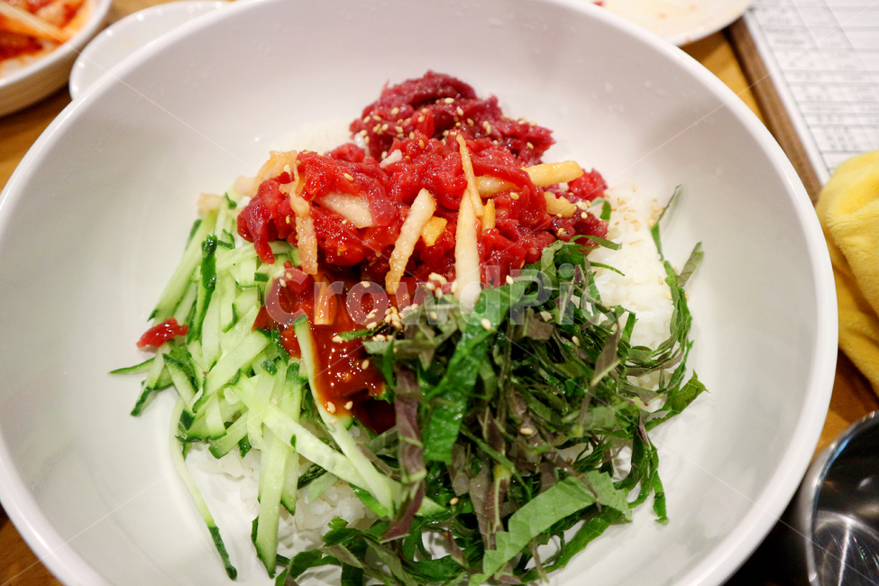 육회,광장시장,고기,안주,먹거리,음식,한국요리,한국음식,소고기,food,koreanfood,koreanmeal,koreancook,육류,육회비빔밥