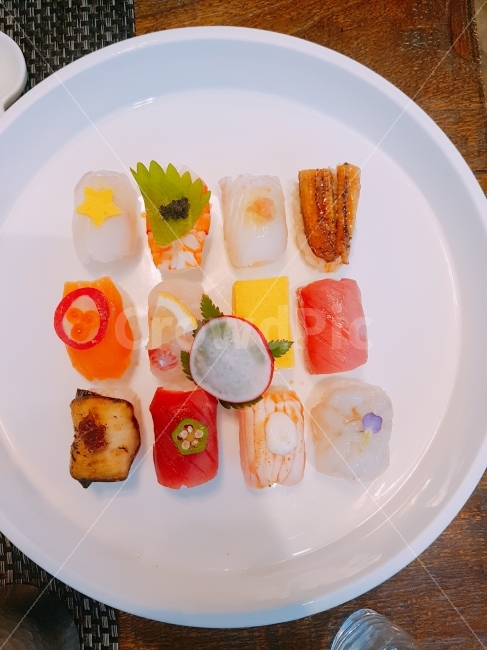 음식,스시,초밥,색감,알록달록,컬러풀,음식사진,사진,요리,음식,식재료,요리,food,cook,meal,dishes,food reserves,수산물,해산물,fishery products,seafood,일식,일본음식,일본요리,Japanese food,Japanese dishes,Japanese meal,Japanese cook