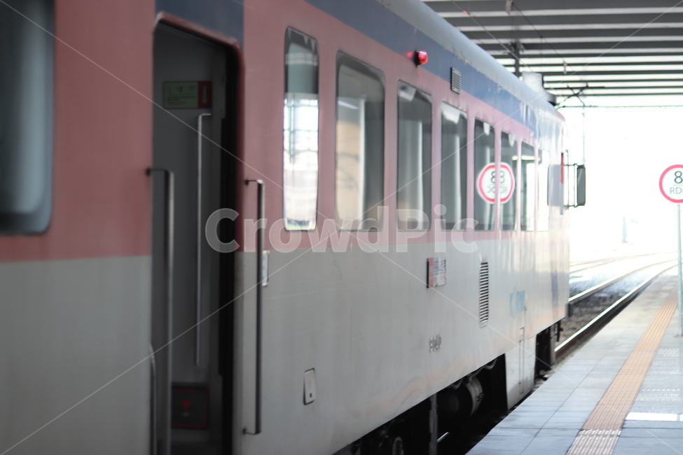 transportation,교통,vehicle,차량,train,기차,trainstation,기차역,terminal,단말기,출입구,기다림,출발전,여행,설레임,교통,교통수단,traffic,transportation