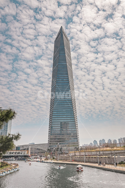 타워,하늘,호수공원,송도,고층빌딩,tower,songdo,인천,bluesky,sky,cloud,highbuilding,building,lake,park,lakepark,boat,감성,푸른하늘,맑은하늘,송도오크우드빌딩