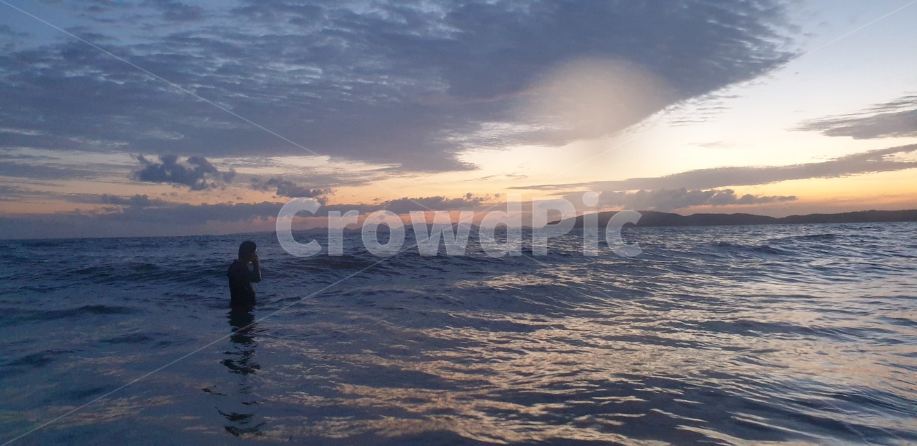 water,물,sea,nature,자연,ocean,대양,outdoors,옥외,human,인간,person,남자,man,선셋,노을,바다,사람,하늘