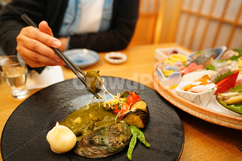 먹거리,안주,전복,해산물,스테이크,시푸드,음식,푸드,food,해물,사람,인물,인간,human,person,신체일부,몸,body,음식,식재료,요리,food,cook,meal,dishes,food reserves