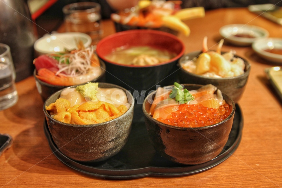 bowl,사발,음식,밥,해산물,덮밥,일본,가정식,카이센동,홋카이도,삿포로,새우,우니,연어,연어알,밥그릇,접시,게,털게,장국,식당,테이블,식사,와사비,배부름,행복,만족,진수성찬,food,rice,seafood,kaisendong,japan,japanesefood,hokkaido,restaurant,sapporo,dish,crab,plate,satisfied,happiness,full,cozy,atmosphere,salmon,salmoneggs,음식,식재료,요리,food,cook,meal,dishes,food reserves,일식,일본음식,일본요리,Japanese food,Japanese dishes,Japanese meal,Japanese cook