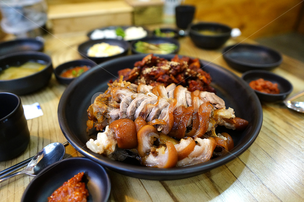 meal,Pork feet,Seasoned Jokbal,table setting,dish,half and half pigs feet,cooking,royal feet,food
