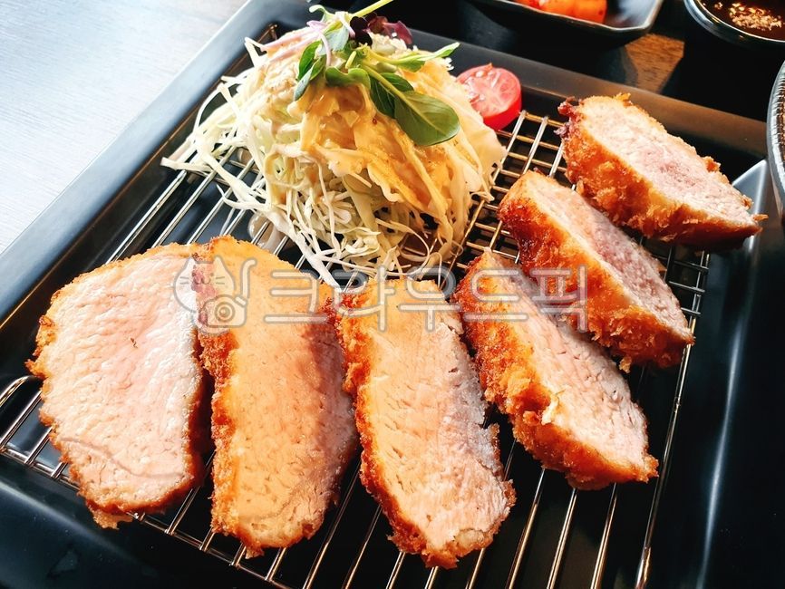 food,음식,돈까스,돈가스,샐러드,일식,일식돈가스,cutlet,커틀릿,cook,tasty,돈카츠,그릇,푸드,요리,dishes,식사,고기,식재료