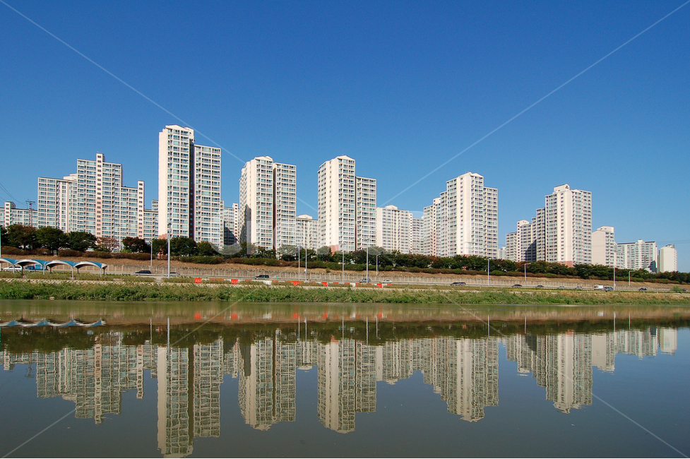 아파트,주택,집,주거,환경,부동산,도시,강,강변,빌딩,고층아파트,풍경,배경,백그라운드,반영,하천,강변아파트,도시,풍경,city,landscape,한국도시풍경,한국도시경관,korea cityscape,town,urban,어반,high rise,고층 건물,building,건물,시티