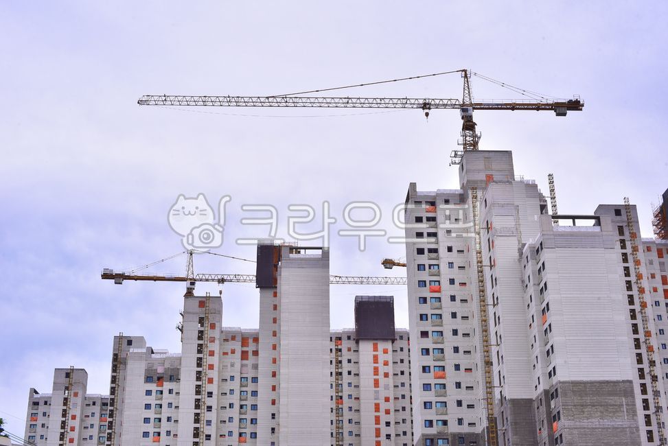 건설현장,건축현장,크레인,타워크레인,아파트건설현장,기계,작업,노동,개발,아파트건축현장,건설업,건축업,현장,작업장,배경,industrial,바탕,백그라운드,야외,construction,산업,옥외,아파트공사현장,재개발,주택단지,constructioncrane,건설크레인,자연,outdoors,기초공사,차량,철골,땅,대지,아시바,비계,신도시,대도시,도시,시티,신축공사