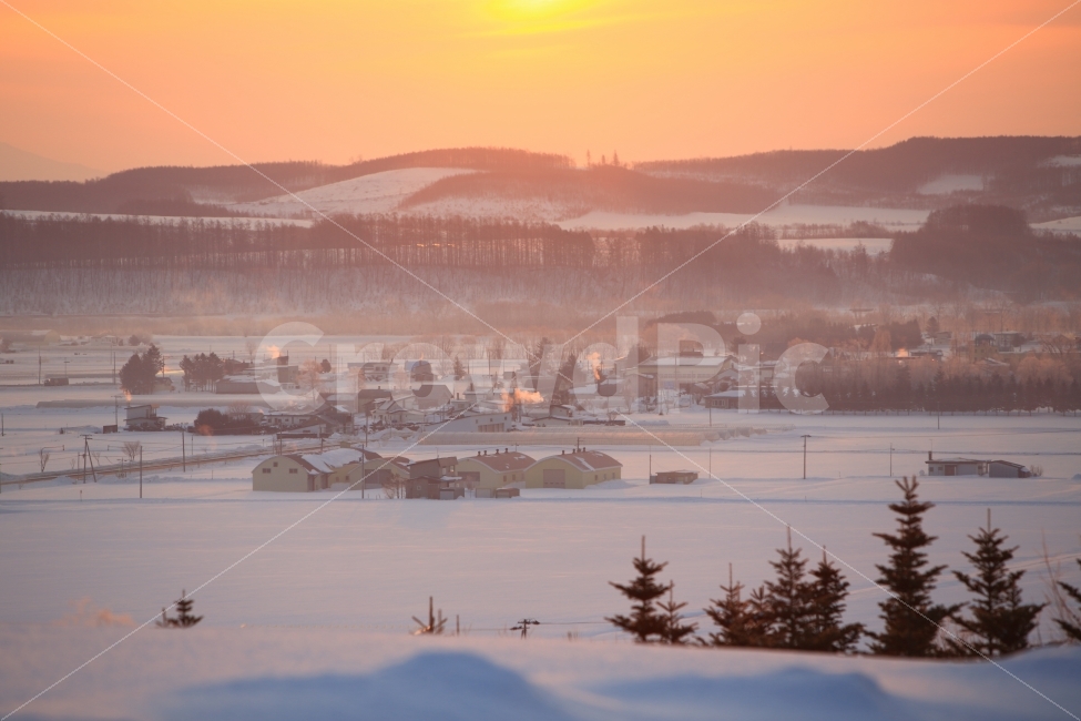sunrise,chimney,snow scene,nature,smoke,morning scenery,Hokkaido,snow field,fog