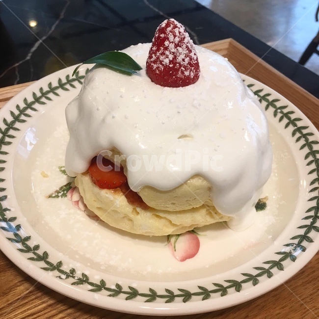 수풀레팬케이크,수풀레,팬케이크,카페,디저트,딸기,생크림,빵,케이크,음식,식재료,요리,food,cook,meal,dishes,food reserves,디저트,간식,후식,dessert,snack