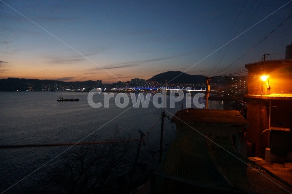 부산,저녁,가로등,바다,주택가,황혼,야경,밤,풍경,nightscape,night,landscape,도시,city,한국도시풍경,한국도시경관,korea cityscape