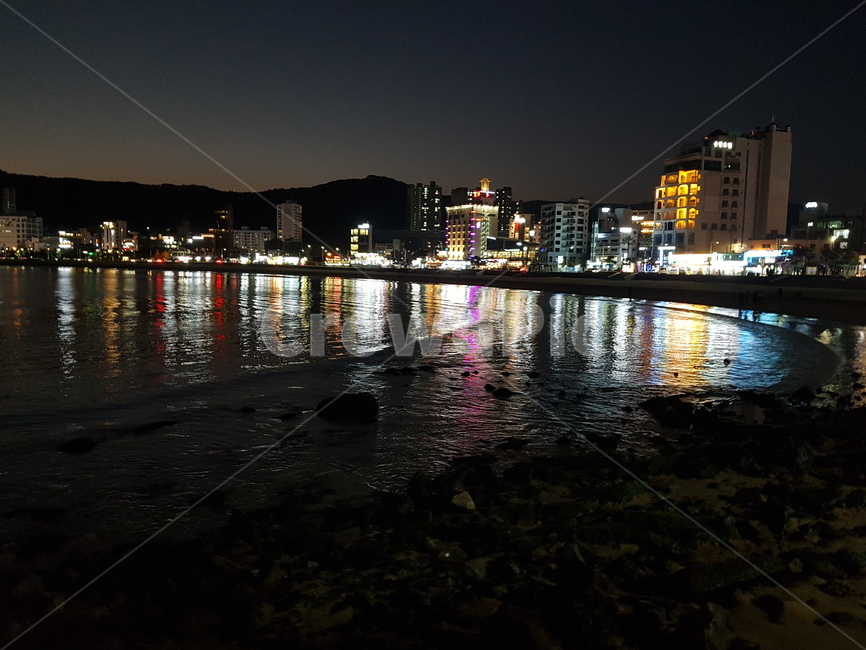 밤바다,해변,검은파도,부산바다,바다에비친