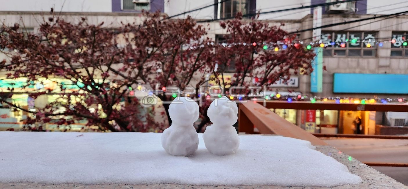 눈사람,겨울,눈,꼬마눈사람,작은눈사람,winter,snow,snowman,겨울감성,옥외,outdoors