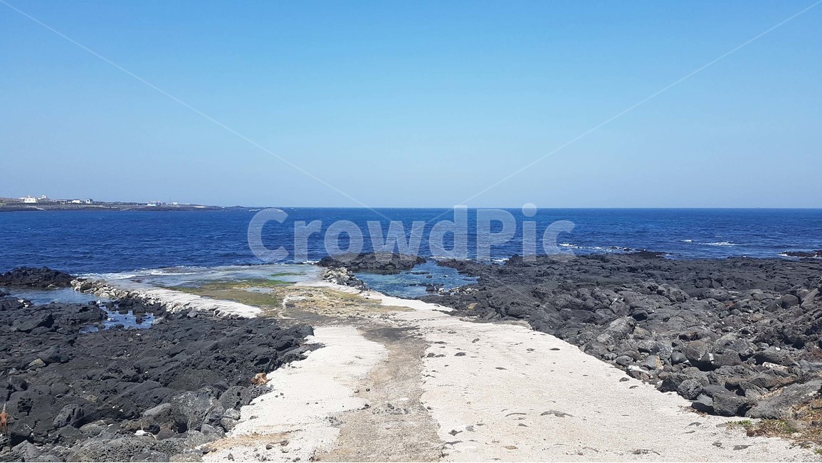 해변,바다,하늘,해수욕장,구름,자연,풍경,제주도,평화,쉼,에메랄드,푸른,파란,자연,풍경,nature,landscape,한국자연풍경,한국자연경관,korea nature landscape,제주도,jeju,jeju island,water,물,shoreline,해안선,outdoors,옥외,ocean,대양,sea,land,땅,promontory,곶