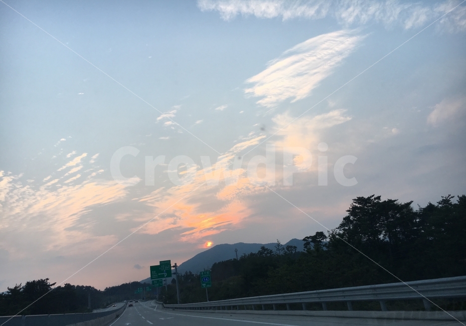 일몰,퇴근길,노을,하늘,도로,교통,교통수단,traffic,transportation,road,freeway,고속 도로,highway,고속도로