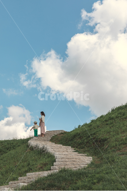 하늘,계단,천국,뒷모습,구름,여름,여행,엄마,아들,연천,호로고루성,잔디,sky,heaven,stair,blue,cloud,자연,목초지,들,field,grassland,outdoors
