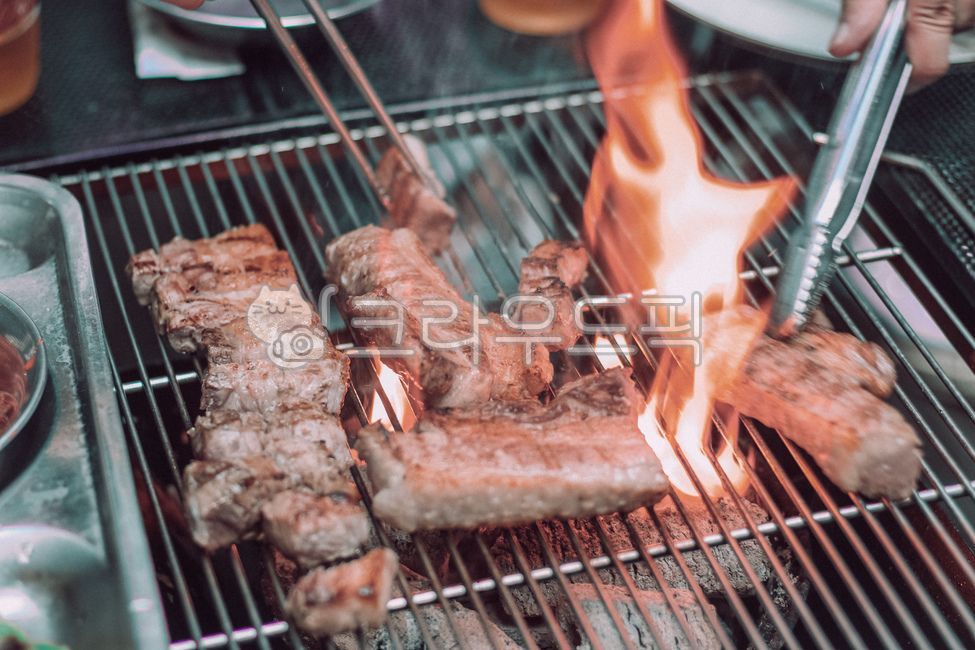 캠핑,캠핑장,캠핑고기,글램핑,바베큐,음식,불판,목살,고기,삼겹살,화력,불,숯불구이,맛있는,먹음직스러운,감성캠핑,음식,식재료,요리,food,cook,meal,dishes,food reserves