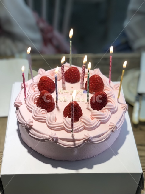 생일케이크,빈티지케이크,빈티지,딸기케이크,생일,생일축하,선물,기념일,케이크,디저트,딸기,촛불,축하