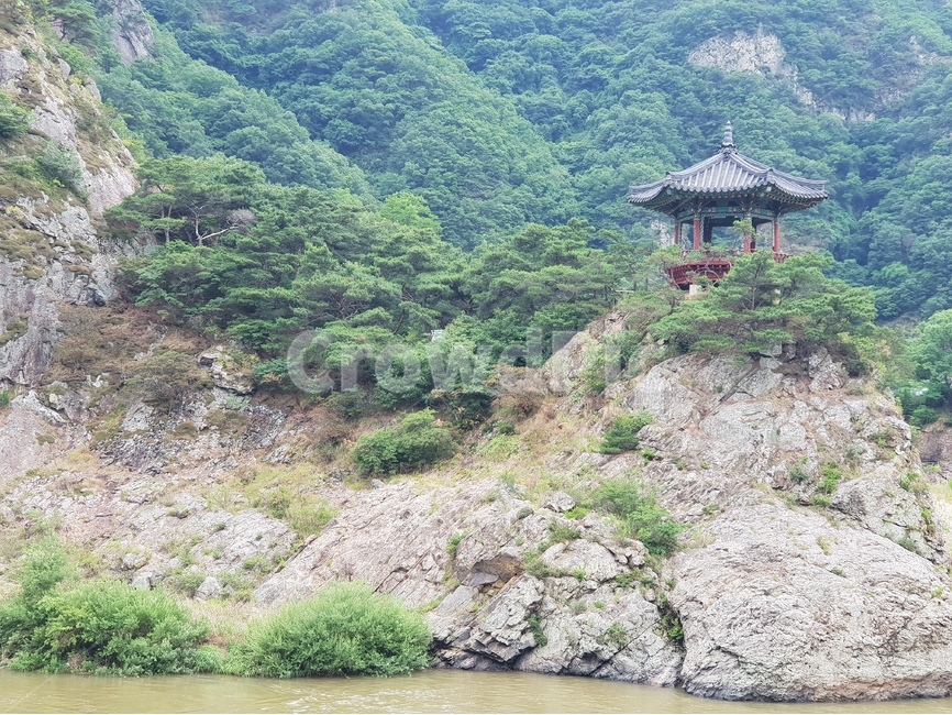 영동월류봉,충북영동자연경관,한국자연경관,영동자연,월류봉,한국자연,충북영동,landscape,korealandscape,자연,풍경,nature,landscape,한국자연풍경,한국자연경관,korea nature landscape,한국전통,한국문화,korean traditional,korean culture,건축물,건물외관,exterior,building,structure,architecture,construction,outdoors,옥외,vegetation,초목,plant,식물,land,땅,rainforest,열대 우림,tree,나무