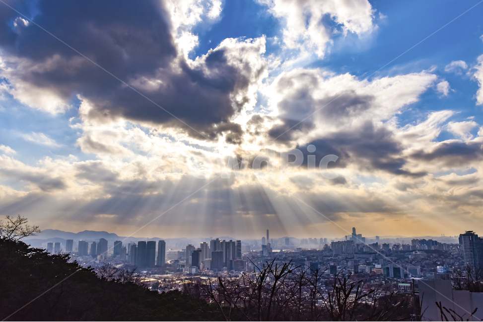 서울,도심풍경,빛내림,하늘,구름,풍경사진,도시,풍경,city,landscape,한국도시풍경,한국도시경관,korea cityscape,light,빛,flare,플레어,sunlight,햇빛,nature,자연,outdoors,옥외