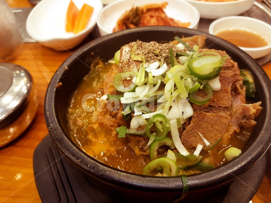 감자탕,음식,한국음식,저녁식사,한식,음식,식재료,요리,food,cook,meal,dishes,food reserves,한식,한국음식,한국요리,korean food,korean dishes,korean meal,korean cook