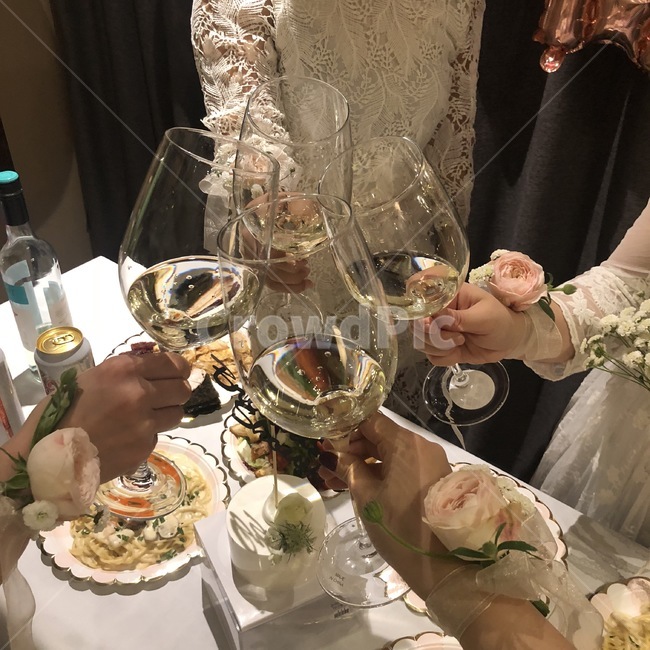 브라이덜샤워,파티,친구,와인,축하,사람,인물,인간,human,person,신체일부,몸,body,결혼,혼례,웨딩,wedding,marriage,marry,축제,행사,festival,carnival,event