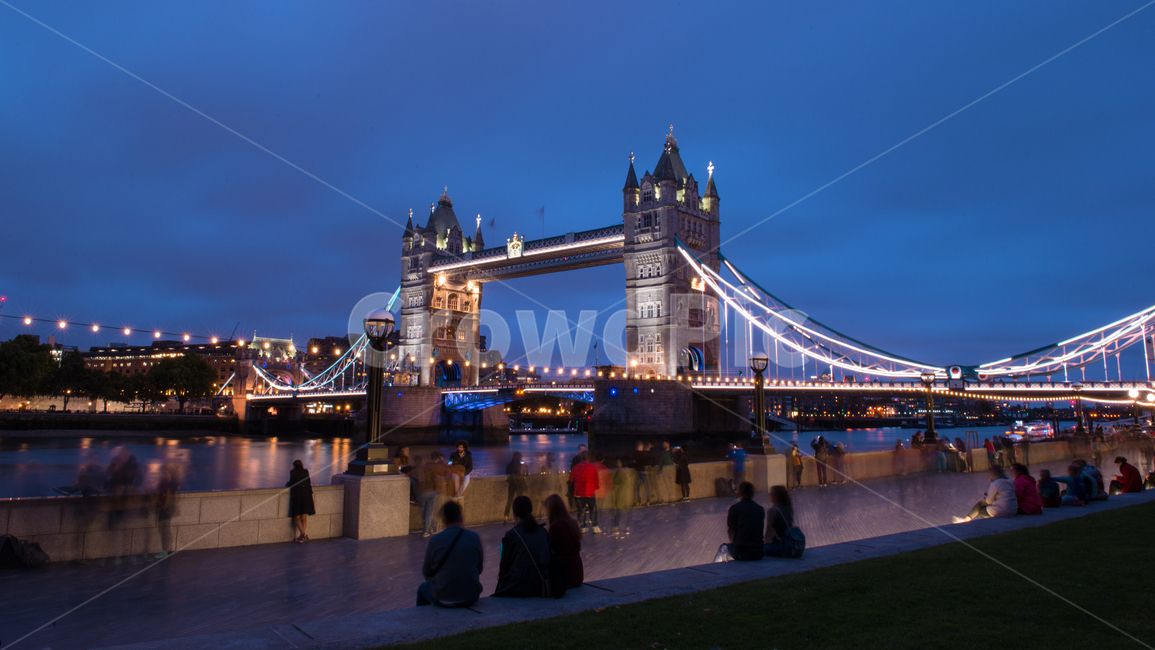 영국,다리,england,bridge,야경,야경,밤,풍경,nightscape,night,landscape,도시,city,해외,외국,세계,foreign,oversea,world,세계도시풍경,해외도시풍경,외국도시풍경,world cityscape,사람들,대중,군중,other people,crowd