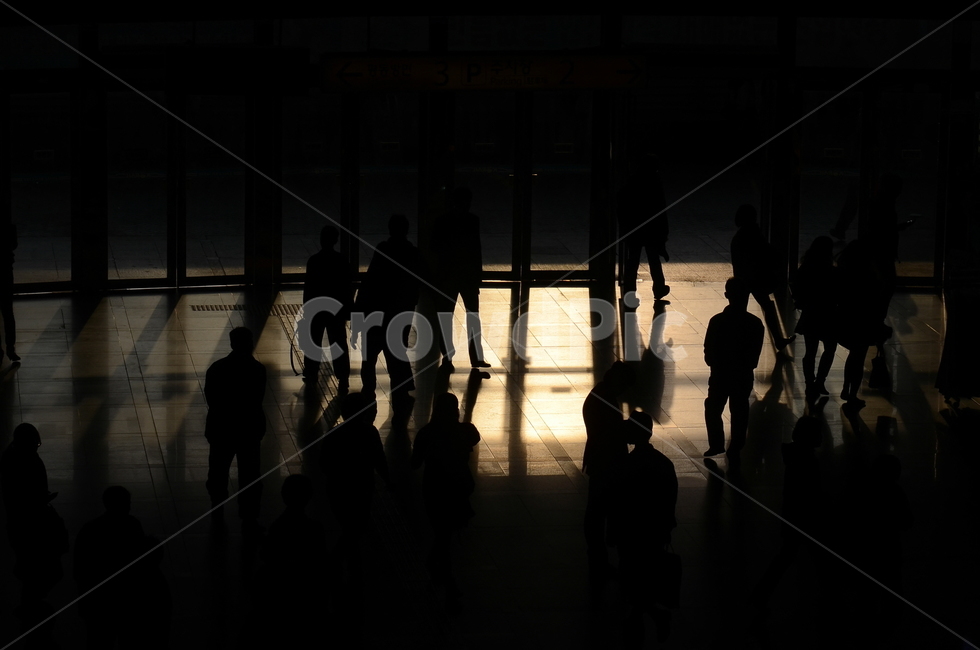 전철역,지하철역,실루엣,노을시간,노을,그림자,실루엣,그림자,silhouette,shadow,인물실루엣,사람실루엣,character silhouette,human silhouette,human,인간,person,사람,pedestrian,보행자,flooring,바닥