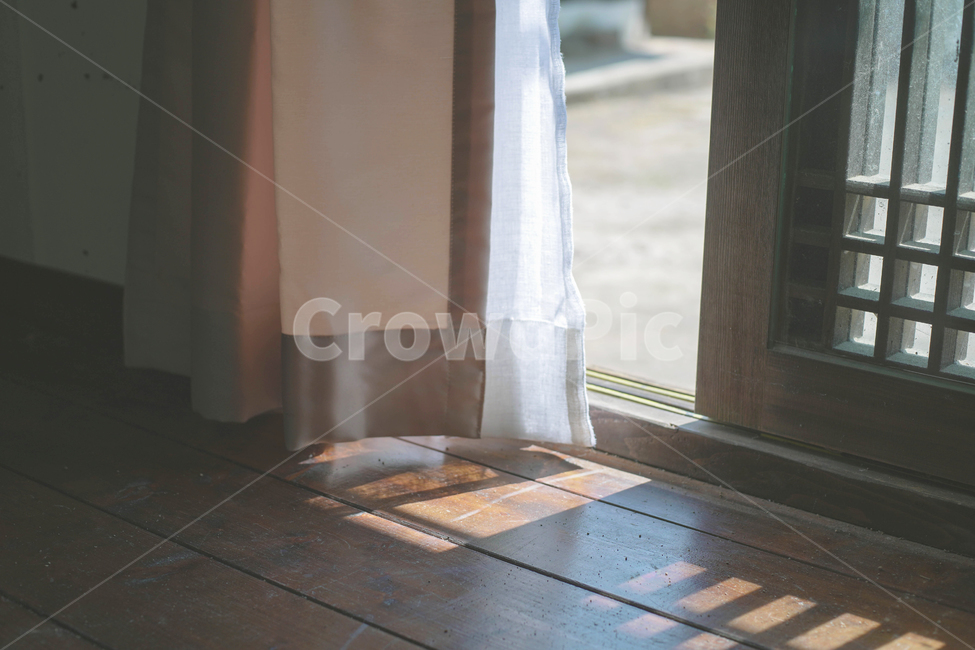 빛,필름사진,커튼,마루,감성사진,감성,sensible,feeling,인테리어,실내디자인,interior design