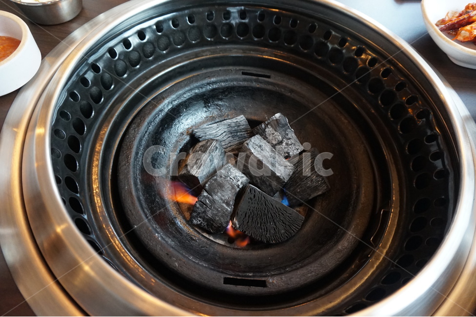 숯,숯불,장작,불,화로,뜨거운,열정,연소장치,고온,열처리,fire,firewood,장작불,불꽃,타오르다,굽다,따뜻한,뜨겁다,참숯,화력,텍스쳐,텍스처,질감,나무,땔감,texture,고기숯,고기집