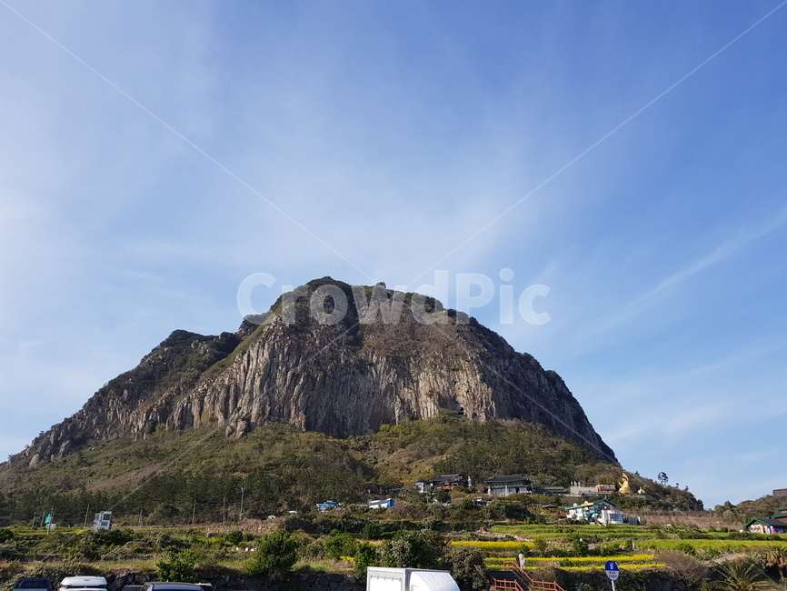 삼방산,제주도,하얀구름,파란하늘,산,mountain,자연,풍경,nature,landscape,한국자연풍경,한국자연경관,korea nature landscape,제주도,jeju,jeju island,outdoors,옥외