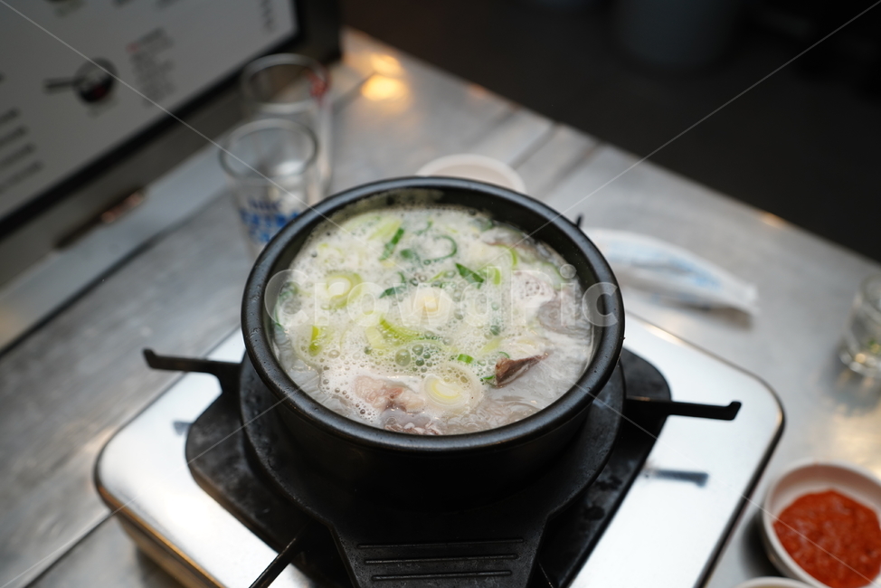 국물요리,국물,식사,국밥,소머리국밥,육류,육식,한식,먹거리,음식,한국식,푸드,먹방,밥,음식,식재료,요리,food,cook,meal,dishes,food reserves,한식,한국음식,한국요리,korean food,korean dishes,korean meal,korean cook