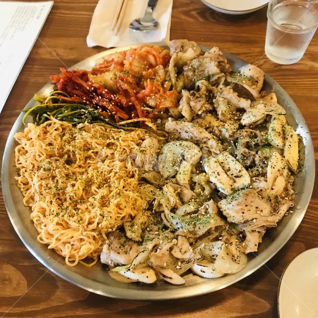 삼겹살,대패삼겹살,파채,비빔면,술안주