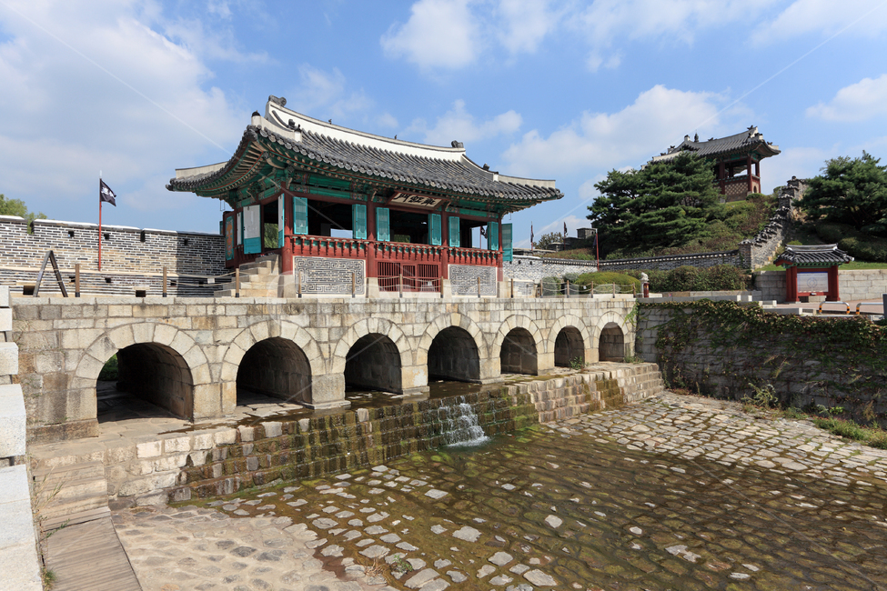 화홍문,수원화성,수원성,수원,화성,문화재,사적,풍경,성,누각,망루,정자,문,건물,건축,건축물,전통건축,전통건축물,수문,물,개천,하천,유적,유적지,성곽,유네스코,세계문화유산,문화유산,세계유산,고건축,조선,조선시대,관광지,문화,명소,역사,수원시,경기도,한국,한국전통,한국문화,korean traditional,korean culture,랜드마크,landmark,tourist attraction,한국랜드마크,한국관광지,한국명소,korea landmark,korea tourist attraction,건축물,건물외관,exterior,building,structure,architecture,construction