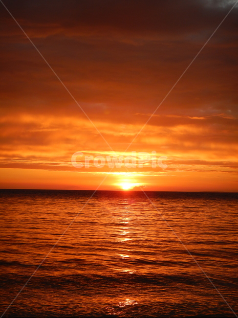 자연,노을,석양,일몰,태양,바다,힐링,따뜻,자연,풍경,nature,landscape,outdoors,옥외,sky,하늘,sunset,dusk,황혼,dawn,새벽,red sky,붉은 하늘,sunlight,햇빛