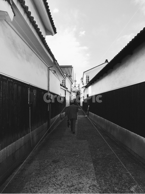 human,골목,일본,옛날,퇴근,회사원,businessman,골목길,alley,흑백,모노톤,monochrome,black and white