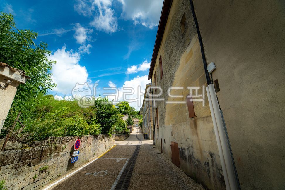 유럽,europe,프랑스,france,생떼밀리옹,saintémilion,saintemilion,와인마을,winevillage,세계문화유산,worldheritage,보르도,bordeaux,프랑스남부,마을,villige,감성,느낌,경치,landscope,자연,nature,walkway,path,길,sidewalk,보도,pavement,포장,flagstone,판석