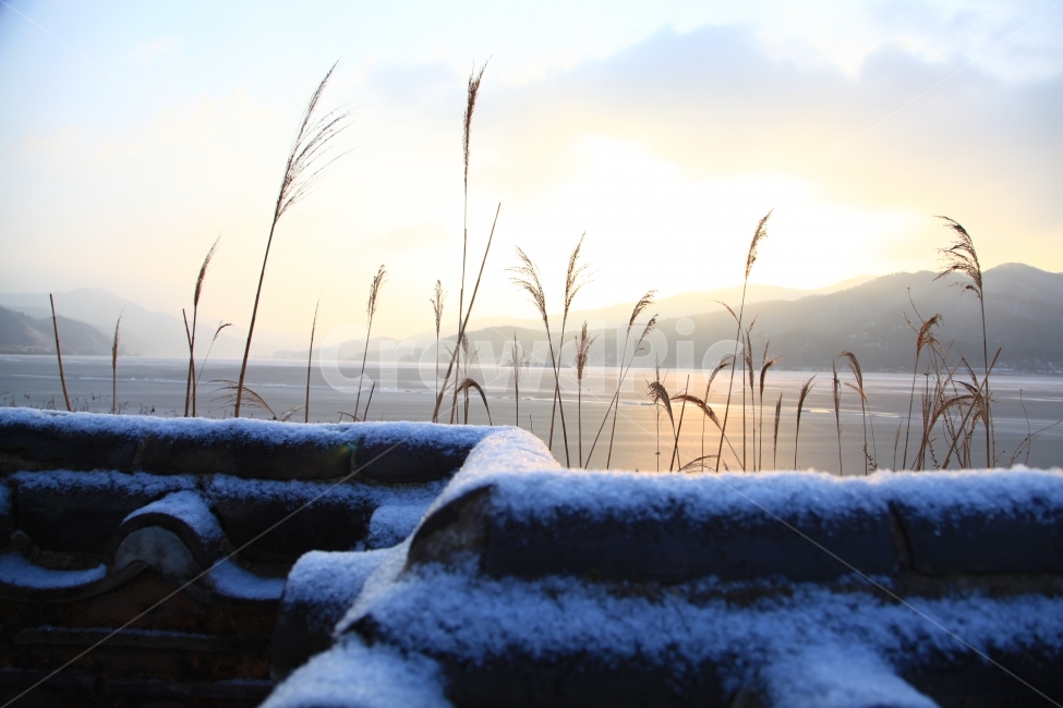 풍경,아침,일출,여행,설경,여명,겨울,계절,winter,season,자연,풍경,nature,landscape,한국자연풍경,한국자연경관,korea nature landscape,한국전통,한국문화,korean traditional,korean culture,건축물,건물외관,exterior,building,structure,architecture,construction,grass,잔디,plant,식물,lawn