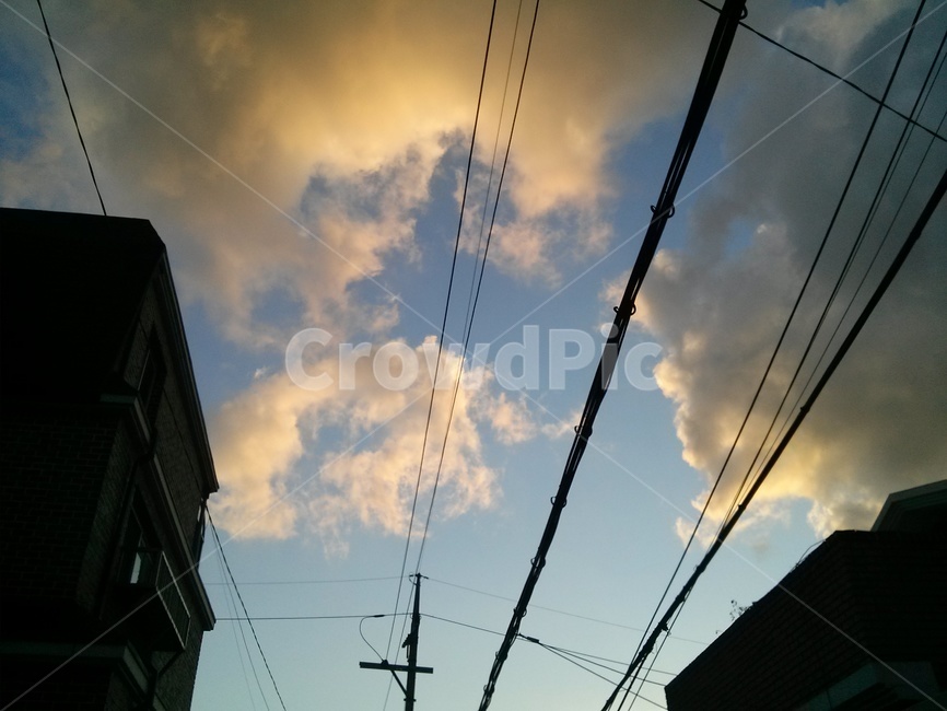 evening,구름,cloud,전봇대,집,주택가,하늘,전깃줄,저녁,nignt,telephonepole,wire,cable,residentialarea,house,home,케이블