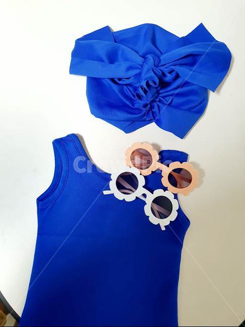 clothing,의류,수영복,수영,파란색,색감,선글라스,수영모,swimsuit,sunglasses,blue,sunnies,color,deepblue
