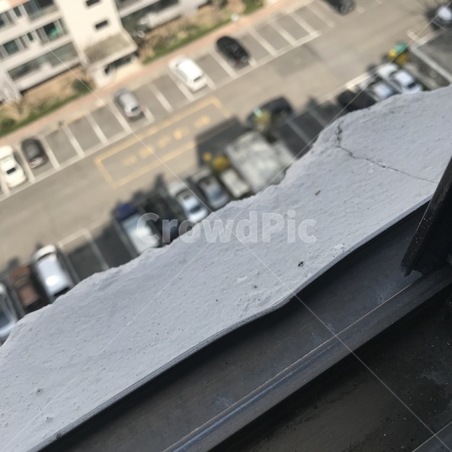 아파트,주차장,옥상,창문,콘크리트,자동차,햇빛,그림자,감성,초점