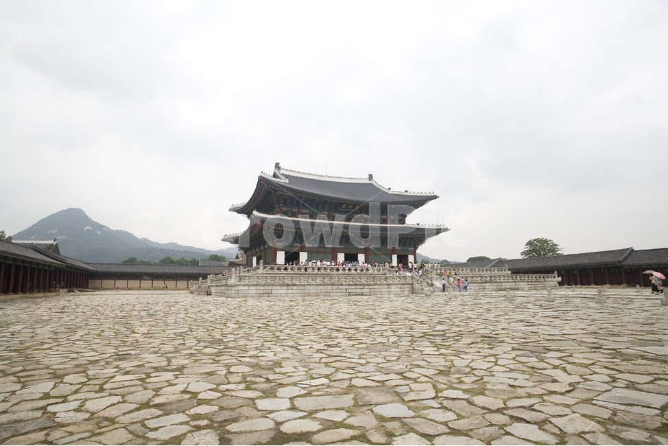 경복궁,서울,고궁,관광,나들이,한국전통,한국문화,korean traditional,korean culture,랜드마크,landmark,tourist attraction,한국랜드마크,한국관광지,한국명소,korea landmark,korea tourist attraction,사람들,대중,군중,other people,crowd,건축물,건물외관,exterior,building,structure,architecture,construction