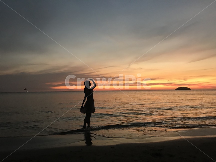 코타키나발루,바다,선셋,여행,노을,여자,풍경,일몰,뒷모습,옆모습,여자뒷모습,태양,구름,감성,저녁,해변,비젼,사람,인물,인간,human,person,여성,여자,woman,female,lady,인물실루엣,사람실루엣,character silhouette,human silhouette,nature,자연,outdoors,옥외