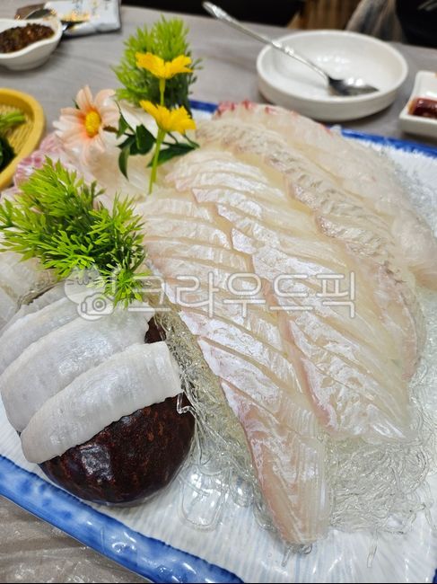flatfish sashimi,raw fish,live fish,episode,Sushi